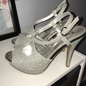 Fioni Silver Glitter Heels